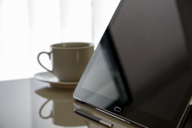káva a tablet¨